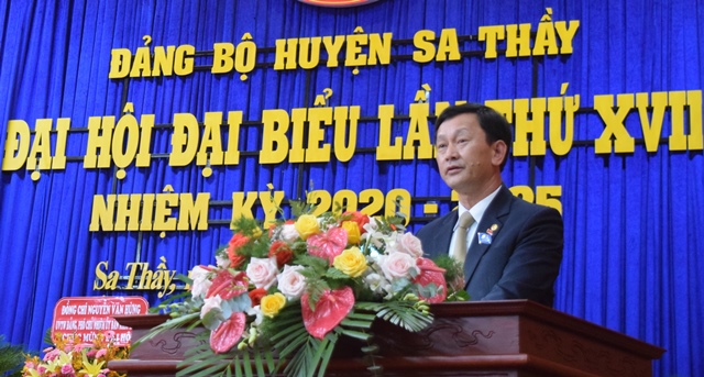 Bí thư Tỉnh ủy tỉnh Kon Tum Dương Văn Trang phát biểu tại Đại hội.