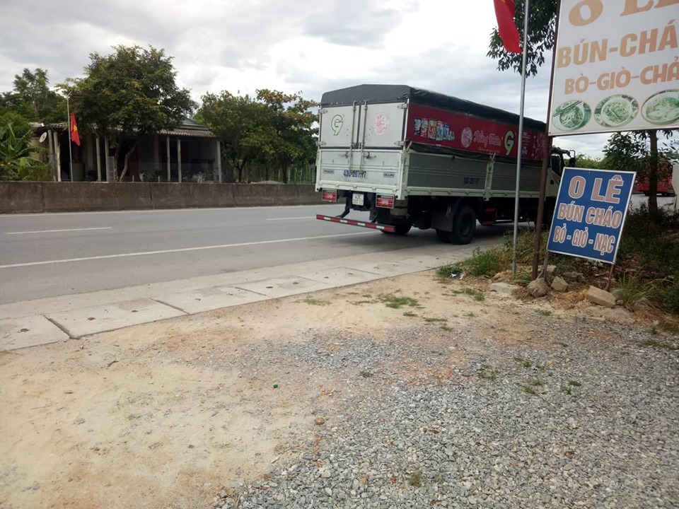 Một xe vận tải chở hàng đến từ vùng dịch ghé qua địa bàn khu vực xã Sen Thủy, huyện Lệ Thủy, Quảng Bình nhưng không được xử lý cách ly theo quy định.