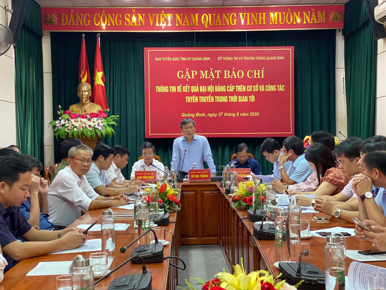 Bí thư Tỉnh ủy tỉnh Quảng Bình Vũ Đại Thắng phát biểu tại cuộc họp.