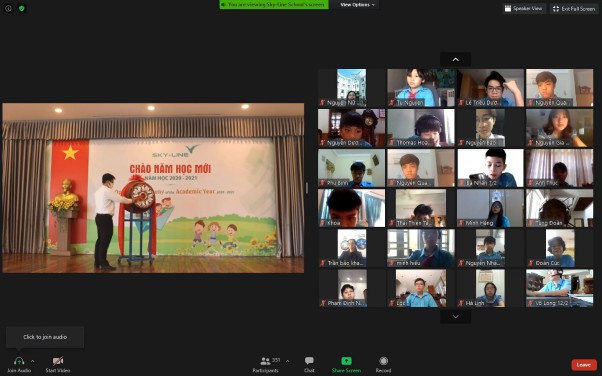 Hệ thống giáo dục Sky-Line tại Đà Nẵng tổ chức khai giảng theo hình thức trực tuyến cho các em học sinh.