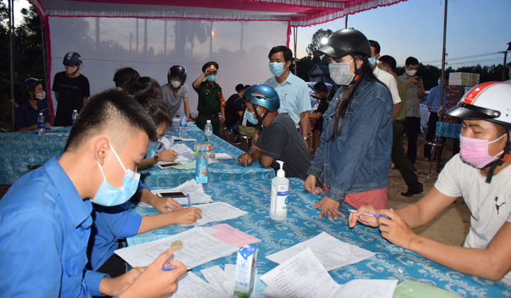 Chốt kiểm tra y tế tại huyện Phong Điền, tỉnh Thừa Thiên Huế.
