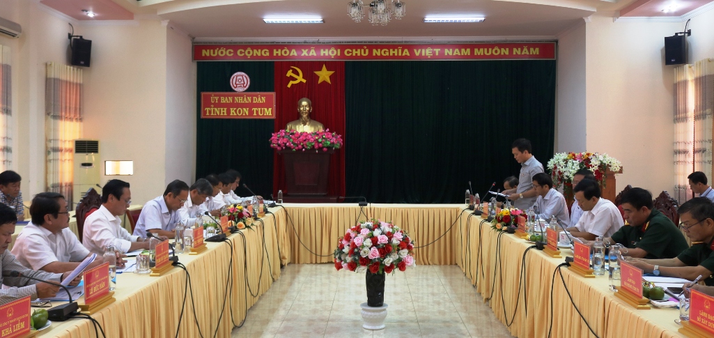 Lãnh đạo tỉnh Kon Tum làm việc với lãnh đạo Tập đoàn Công nghiệp cao su Việt Nam.