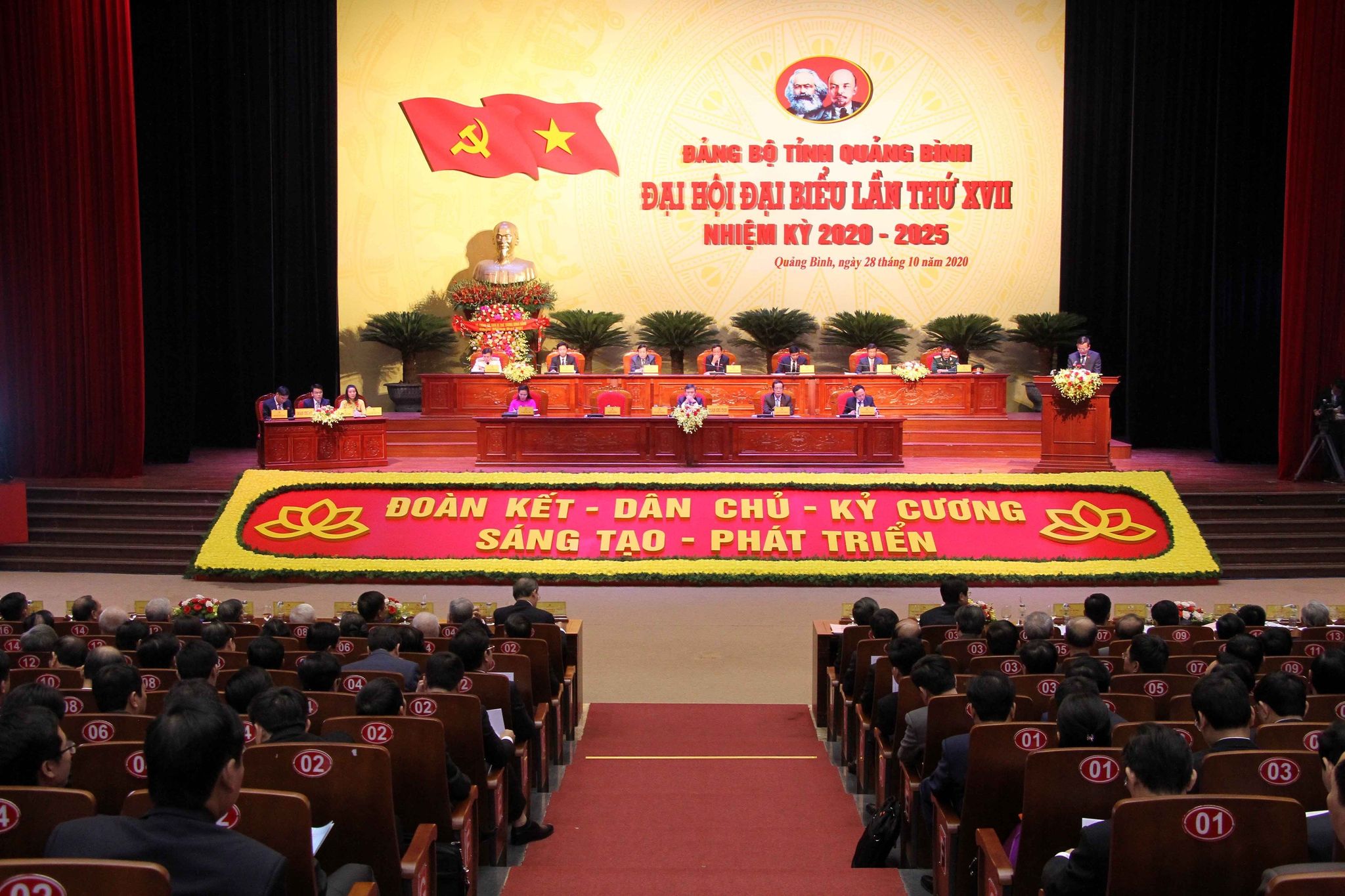 Đại hội có sự tham dự của 347 đại biểu.
