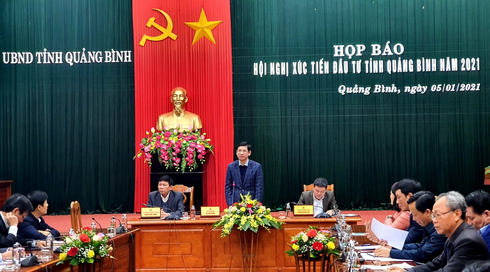 Phó Chủ tịch UBND tỉnh Quảng Bình Hồ An Phong chủ trì Họp báo. 