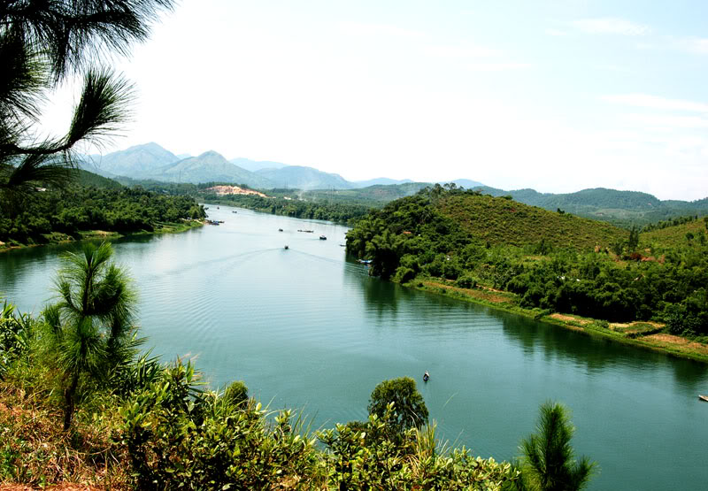 Từ đồi Vọng Cảnh có thể ngắm nhìn sông Hương một cách trọn vẹn. Ảnh: Internet