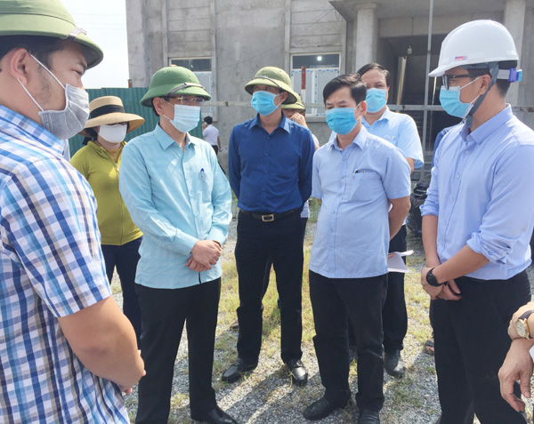Phó chủ tịch UBND tỉnh Quảng Bình Phan Mạnh Hùng đi kiểm tra thực địa tại Dự án