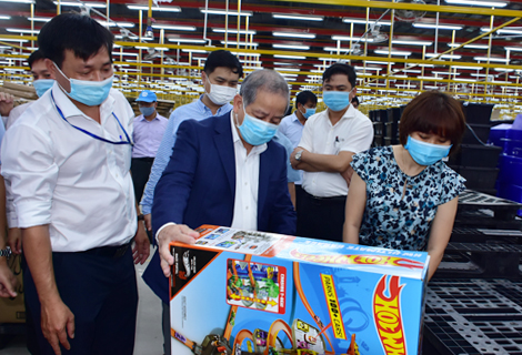 Chủ tịch UBND tỉnh Phan Ngọc Thọ kiểm tra tình hình sản xuất tại nhà máy chế xuất Bilion MAX Việt Nam