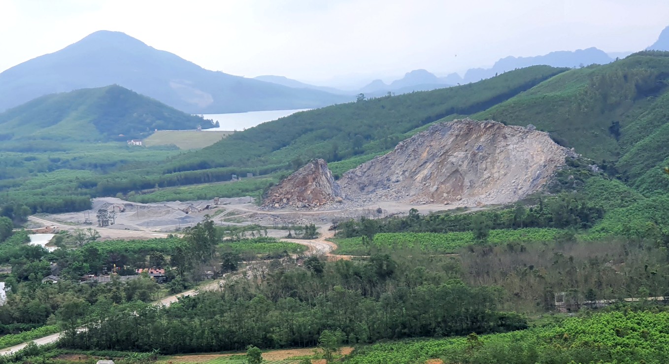 Quảng Bình là địa phương có nhiều doanh nghiệp hoạt động trong lĩnh vực khai thác khoáng sản.