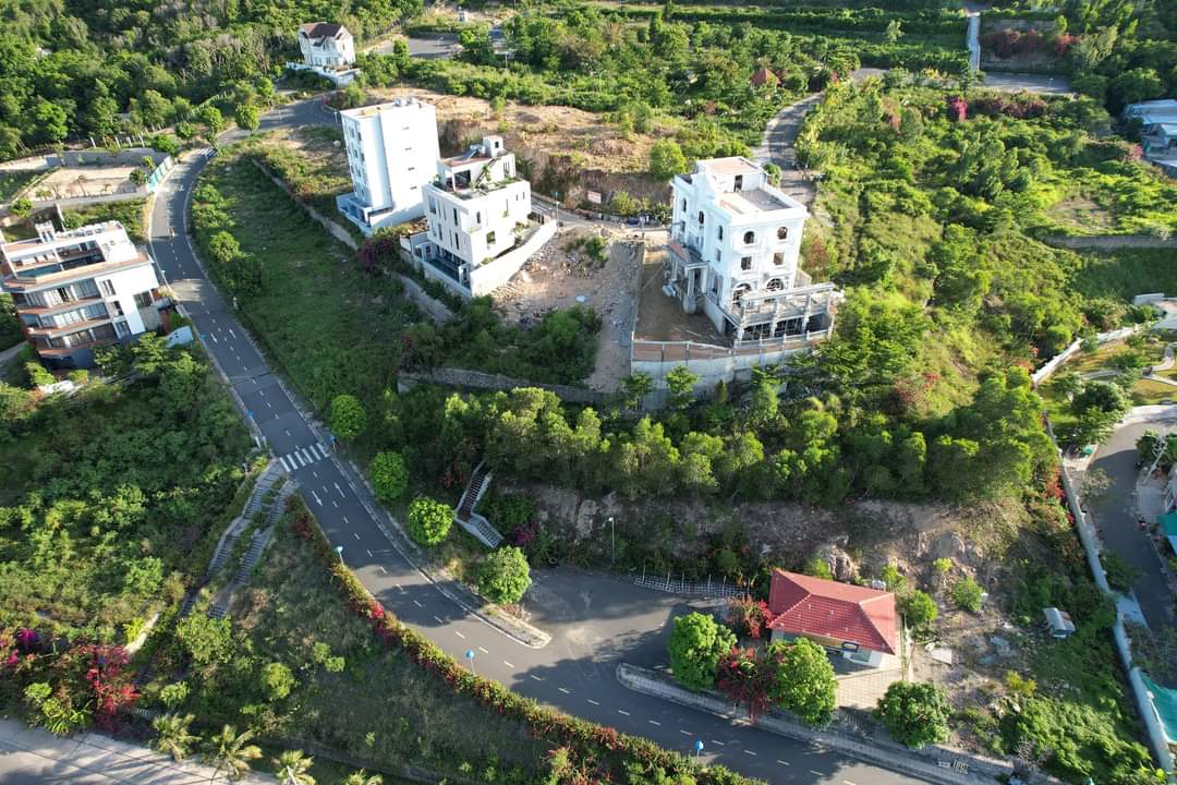 Ảnh: Dự án Khu Biệt thự Nha Trang - Seapark xuất hiện các biệt thự xây dựng vượt tầng. 