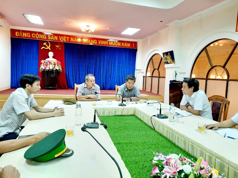 Lãnh đạo BQL Khu kinh tế Kon Tum và lãnh đạo Tập đoàn HAGL làm việc sau buổi khảo sát.