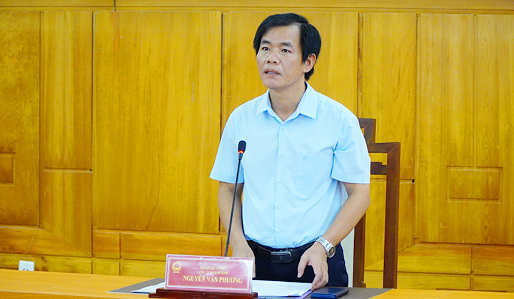 Chủ tịch UBND tỉnh Thừa Thiên Huế Nguyễn Văn Phương chỉ đạo tại cuộc họp trực tuyến.