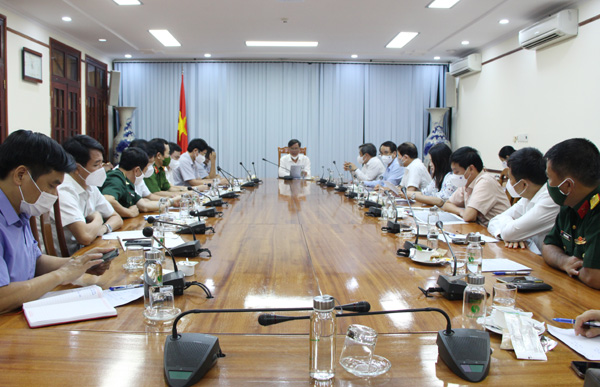 Lãnh đạo tỉnh Quảng Bình họp triển khai tình hình chống dịch Covid-19 trong trưa 25/8.