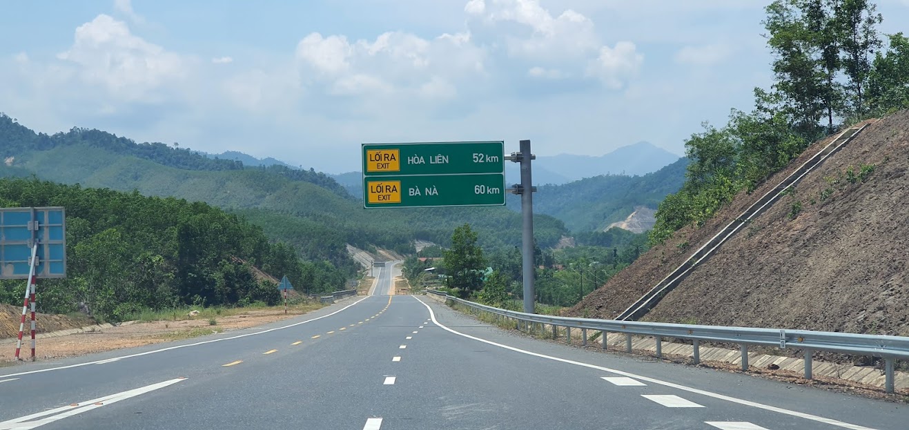 Cao tốc La Sơn - Túy Loan hiện đã hoàn thành xong giai đoạn 1 Dự án với 2 làn xe.