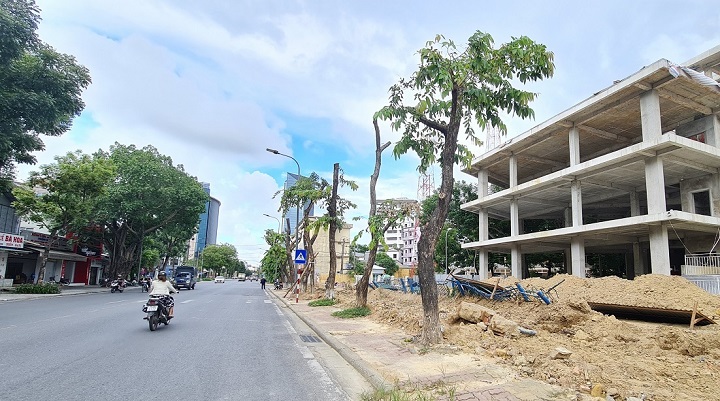 Dự án mở rộng đường Hà Nội tại thành phố Huế đang được triển khai (Ảnh: Thái Hùng)