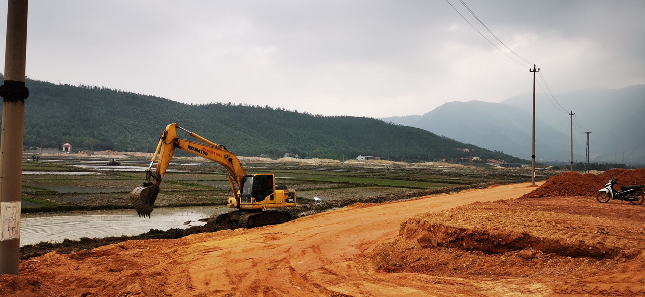 Việc triển khai các hạng mục cơ sở hạ tầng tại Trung tâm điện lực Quảng Trạch gặp nhiều khó khăn do vướng công tác giải phóng mặt bằng