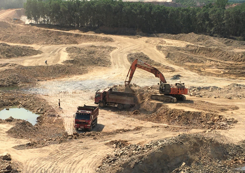 Công ty TNHH Xây dựng Đồng Tâm từng bị xử phạt về hành vi khai thác đất vượt quá phạm vi cấp phép.