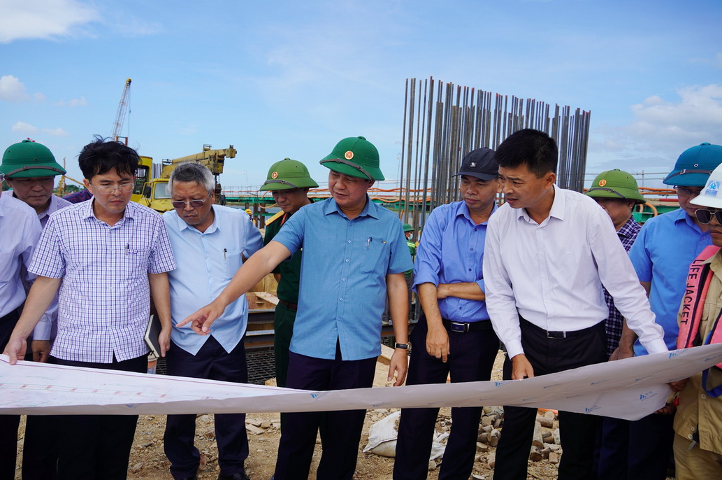 Chủ tịch UBND tỉnh Quảng Trị yêu cầu đẩy nhanh tiến độ 2 Dự án