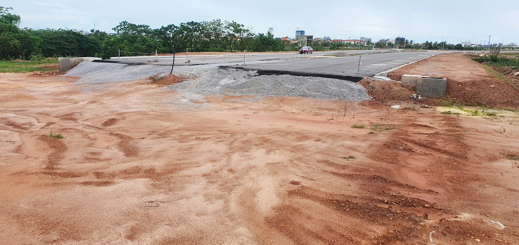 Dự án đường từ cầu Nhật Lệ II đến đường tránh TP. Đồng Hới có nguy cơ kết thúc khi chưa thông tuyến.