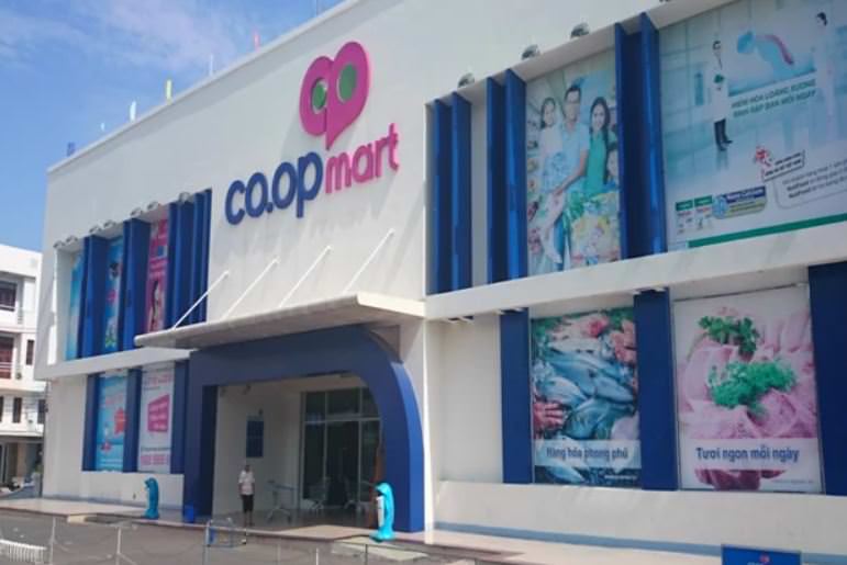 Siêu thị Co.op Mart Kon Tum là 1 trong 2 đơn vị tham gia Chương trình Bình ổn thị trường hàng hóa dịp trước, trong và sau Tết Nguyên đán Giáp Thìn năm 2024 tại Kon Tum