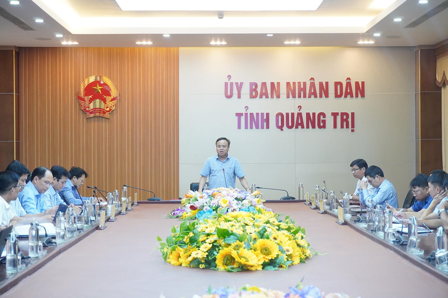 Phó chủ tịch UBND tỉnh Quảng Trị Lê Đức Tiến chỉ đạo các đơn vị liên quan nghiên cứu lựa chọn phương án đầu tư QL15D phù hợp 