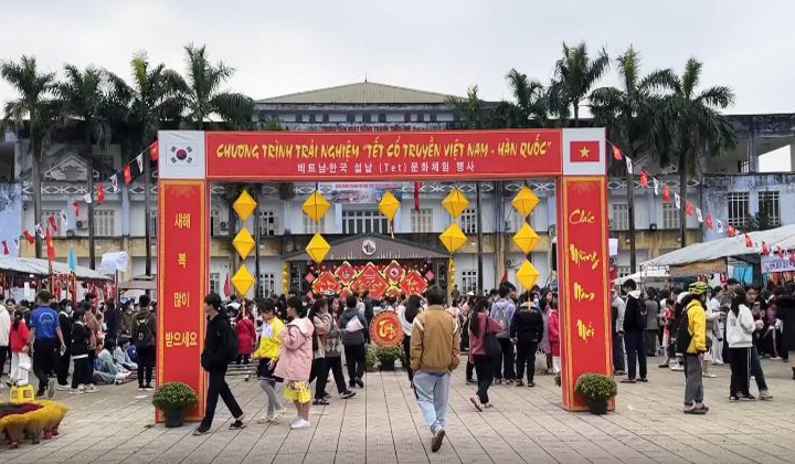 Huế là địa phương có nhiều hấp dẫn đối với du khách trong và ngoài nước. Ảnh: Hue.gov.vn