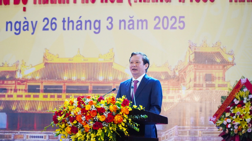 Bí thư Thành ủy Huế Lê Trường Lưu ôn lại những chặng đường phát triển và những thành tưu đã đạt được của thành phố Huế