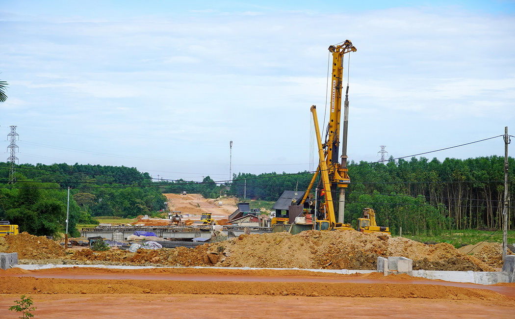 Dự án Đường Hùng Vương kết nối Hành lang kinh tế Đông - Tây và Khu kinh tế Đông Nam Quảng Trị đã được triển khai trở lại sau khi thay đổi nhà thầu