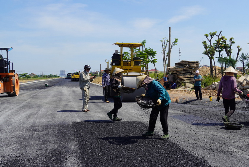 Hiện trường thi công Dự án Tuyến đường Phú Hải - Lương Ninh