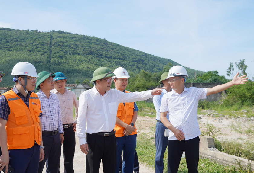 Phó chủ tịch UBND tỉnh Quảng Bình Phan Phong Phú kiểm tra khu vực GPMB Trung tâm Điện lực Quảng Trạch