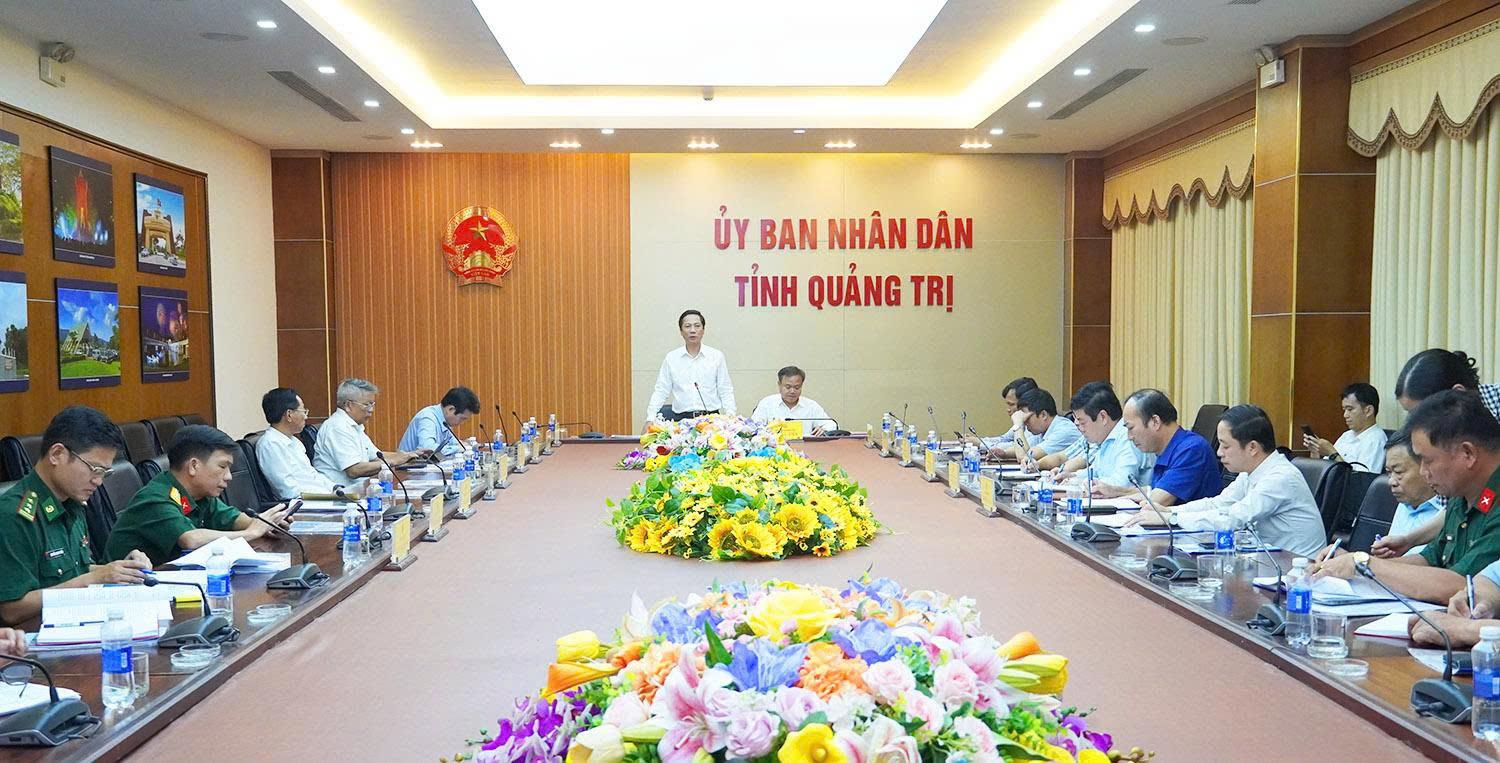 Quyền Chủ tịch UBND tỉnh Quảng Trị Hoàng Nam phát biểu chỉ đạo tại cuộc họp