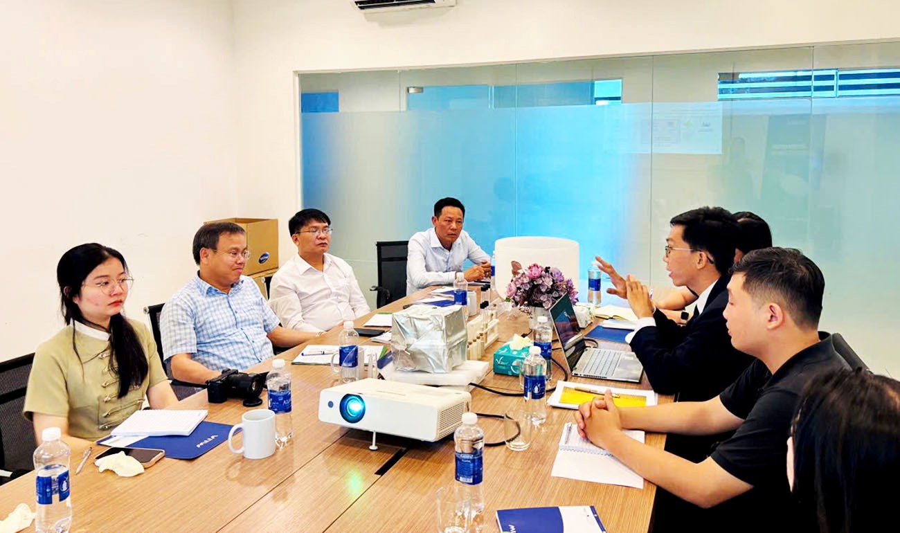 Ông Lê Đức Tiến, Phó Chủ tịch UBND tỉnh và Đoàn công tác tỉnh Quảng Trị xúc tiến, thảo luận về đề xuất Dự án đầu tư với Công ty Cổ phần Vietnam Wafer ngày 31/5/2025 tại Thành phố Hồ Chí Minh- Ảnh: Trang Nhi