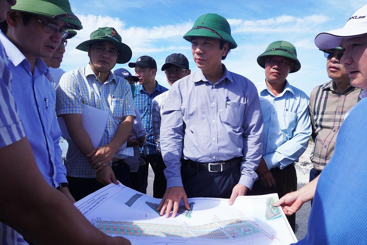Phó chủ tịch Thường trực UBND tỉnh Quảng Trị Hoàng Nam trong một chuyến kiểm tra thực địa Dự án. Ảnh: Trường Nhật
