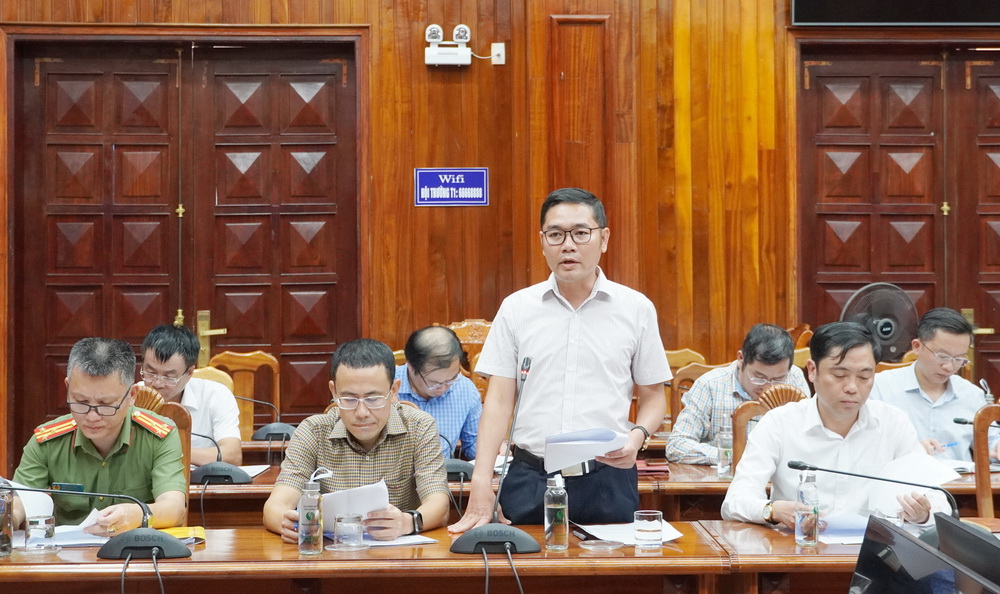 Ông Nguyễn Việt Vương, Giám đốc BQL Dự án BIIG2- Sở tài chính báo cáo tiến độ thực hiện các công trình đang triển khai