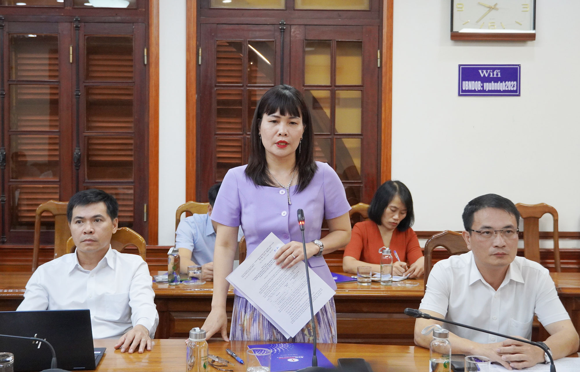 Bà Lê Thị Thương, Phó giám đốc Sở tài chính Quảng Trị nêu ý kiến tại buổi làm việc