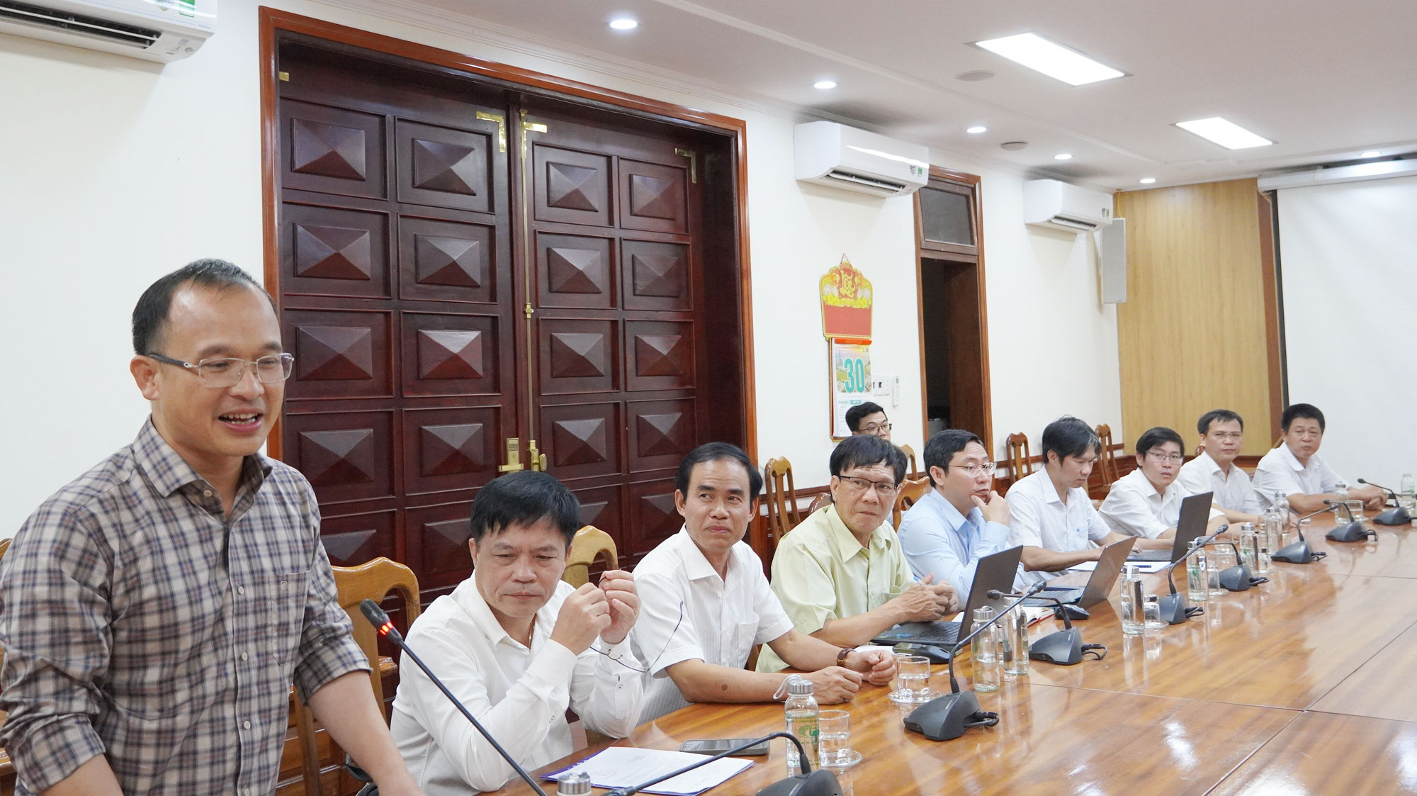 Đại diện Tổng công ty Phát điện 2 (EVNGENCO2) báo cáo về 2 Dự án thuỷ điện