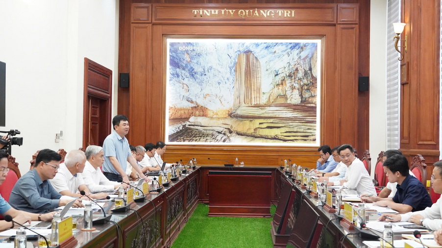 Đại diện lãnh đạo Tập đoàn Công nghiệp Than-Khoáng sản Việt Nam thông tin về Dự án
