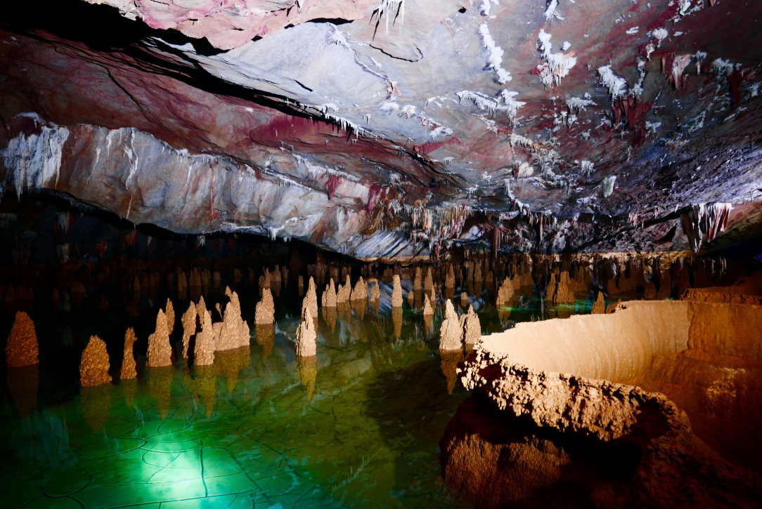 Hang Va - VQG Phong Nha - Kẻ Bàng (Ảnh: Oxalis Adventure Tours)