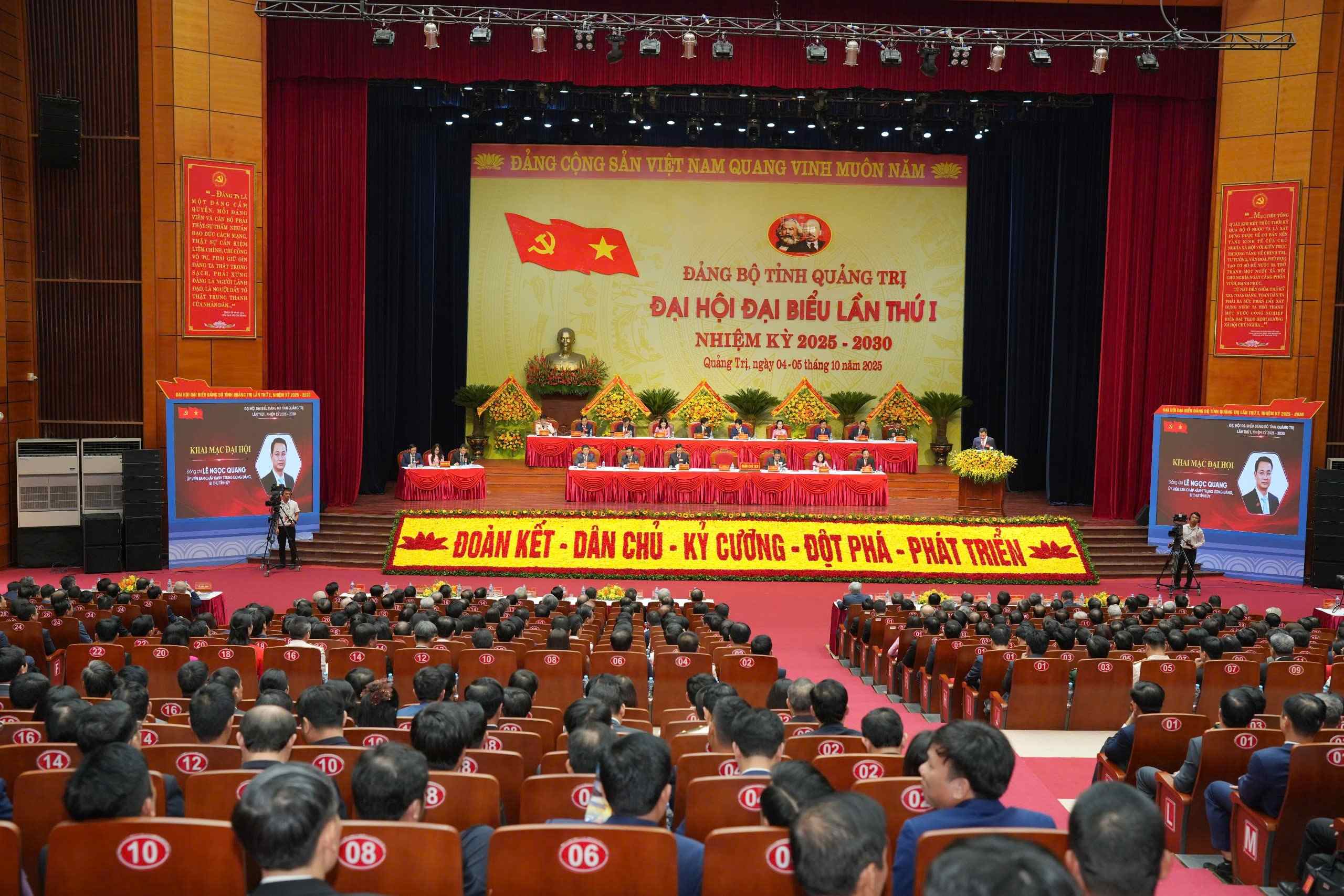 Đại hội có sự tham gia của 449 đại biểu ưu tú, đại diện cho gần 129.000 đảng viên trên toàn tỉnh.