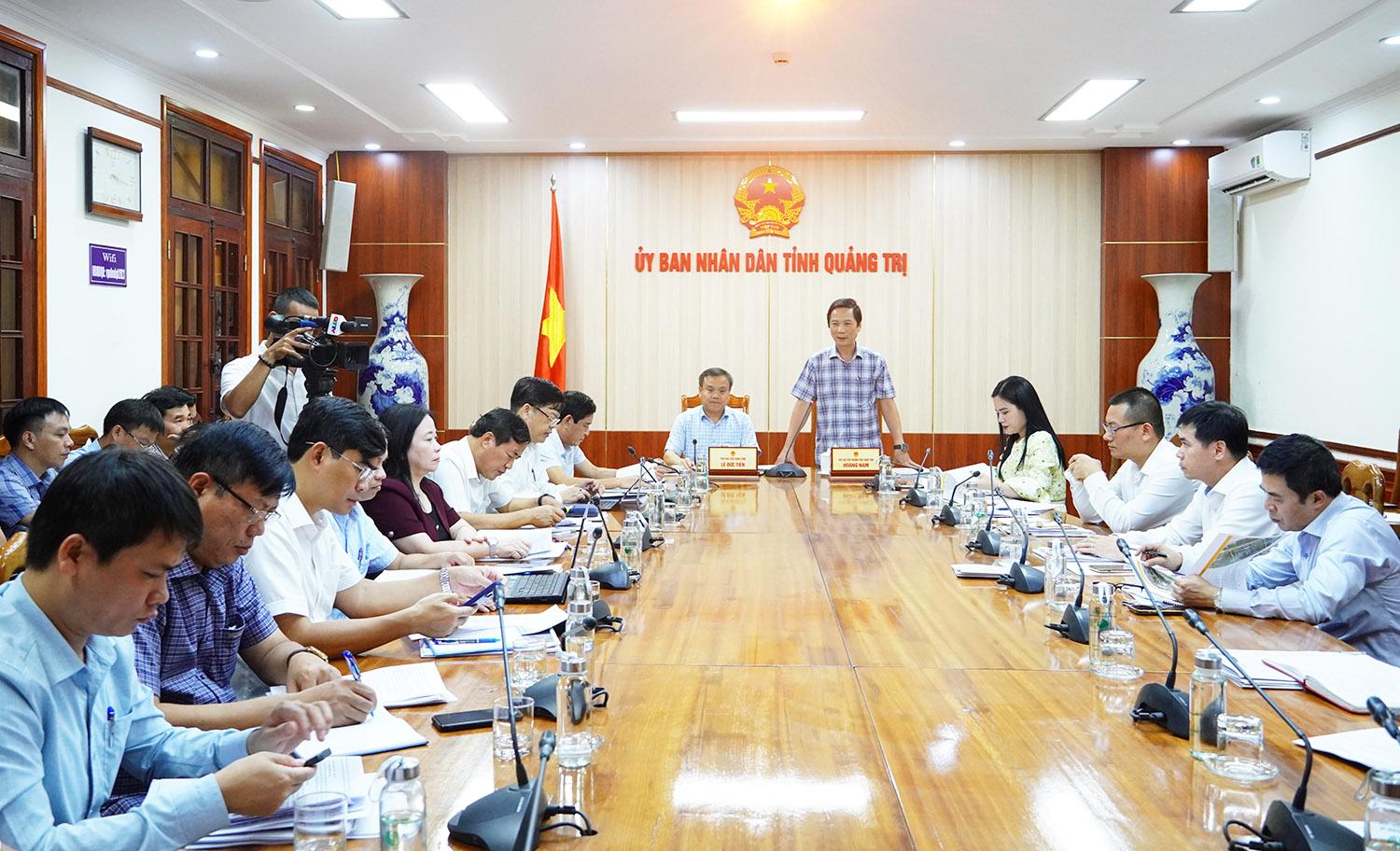 hó Chủ tịch Thường trực UBND tỉnh Hoàng Nam, Phó Chủ tịch UBND tỉnh Lê Đức Tiến chủ trì cuộc họp