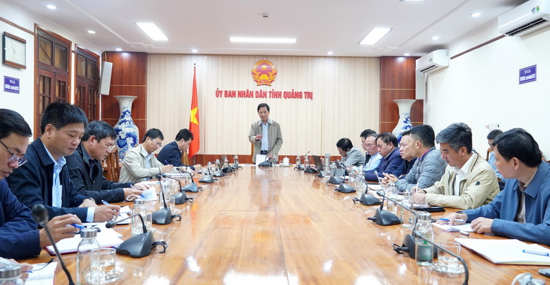 Phó chủ tịch Thường trực UBND tỉnh Quảng Trị Hoàng Nam phát biểu chỉ đạo tại cuộc họp