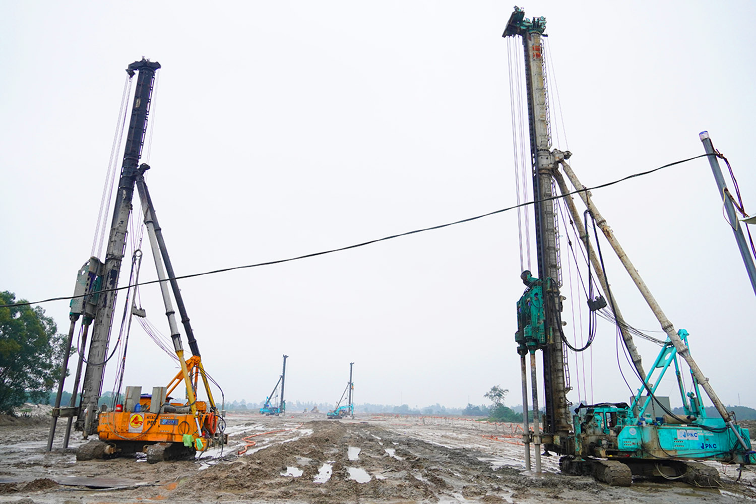 Các đơn vị đang tập trung thi công đường cất, hạ cánh Cảng hàng không Quảng Trị