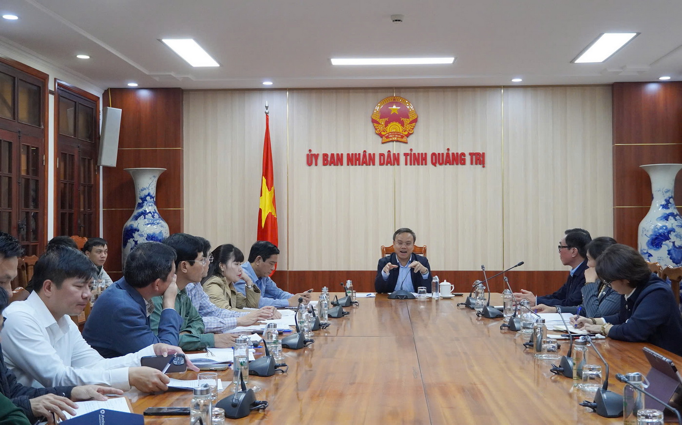 Ph&oacute; chủ tịch UBND tỉnh Quảng Trị L&ecirc; Đức Tiến chủ tr&igrave; buổi l&agrave;m việc