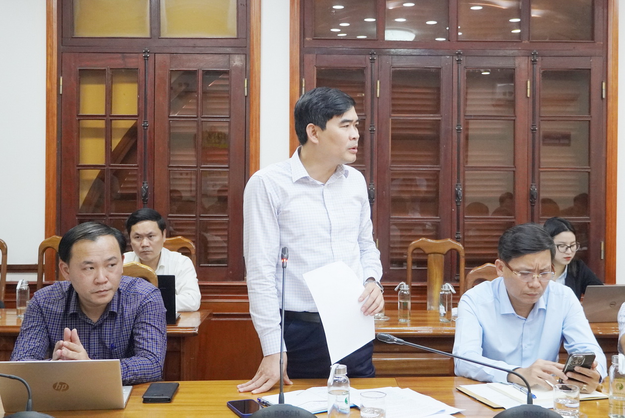 &Ocirc;ng Ho&agrave;ng Đức Thiện, Ph&oacute; gi&aacute;m đốc Sở t&agrave;i ch&iacute;nh Quảng Trị ph&aacute;t biểu &yacute; kiến tại buổi l&agrave;m việc