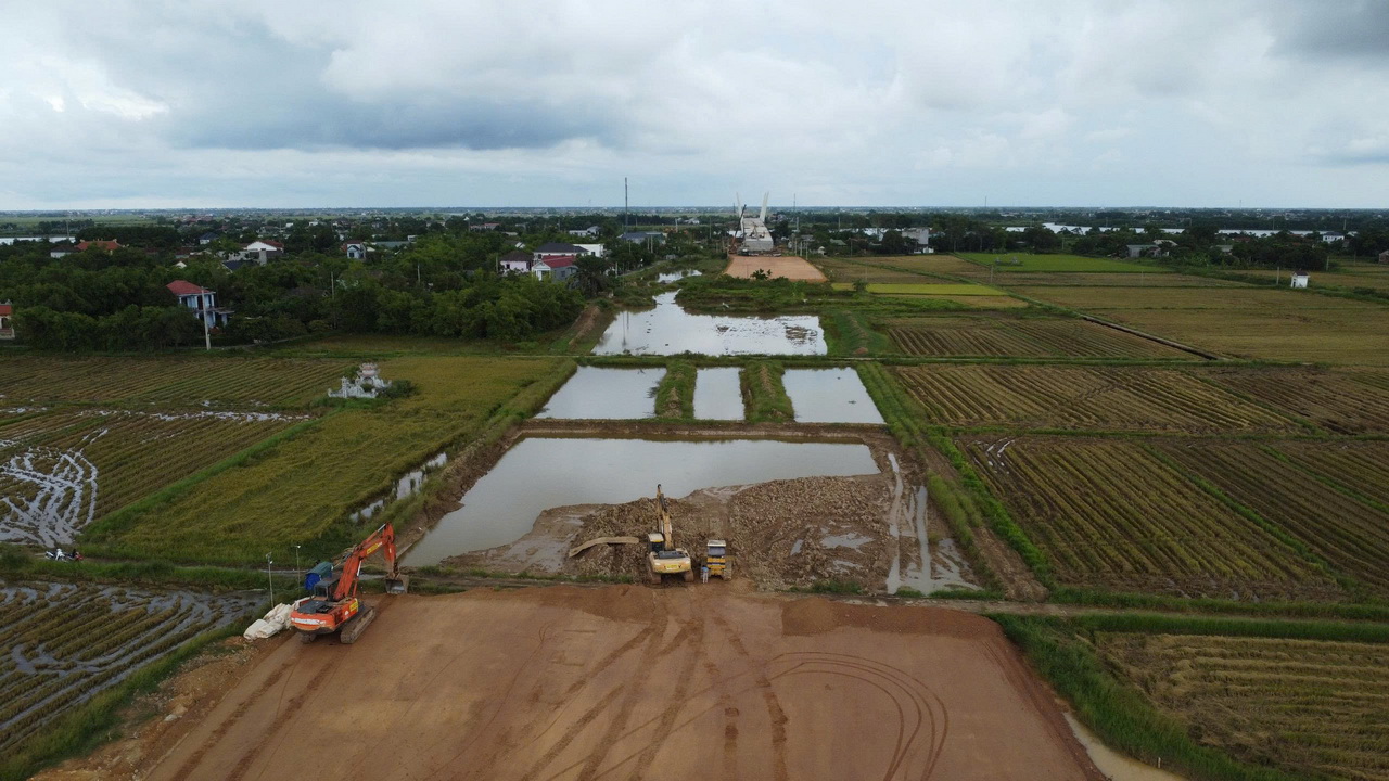 Vướng mặt bằng đ&atilde; ảnh hưởng nhiều đến tiến độ Dự &aacute;n Đường ven biển kết nối h&agrave;nh lang kinh tế Đ&ocirc;ng T&acirc;y tỉnh Quảng Trị