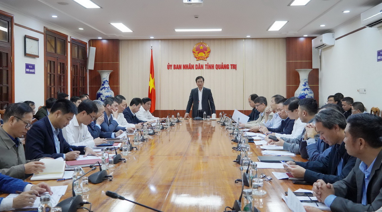 Ph&oacute; Chủ tịch Thường trực UBND tỉnh Quảng Trị Ho&agrave;ng Nam ph&aacute;t biểu tại buổi l&agrave;m việc