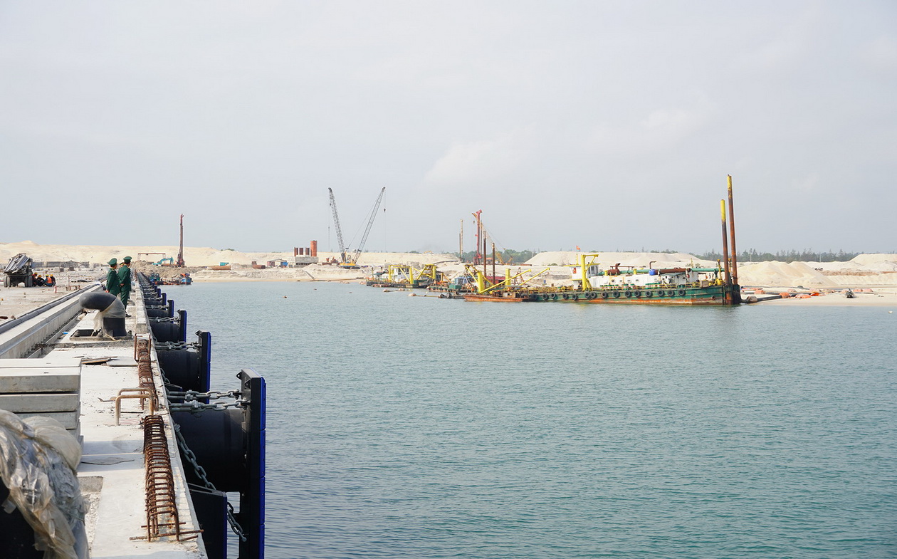 Hiện trường Dự án Khu bến cảng Mỹ Thuỷ