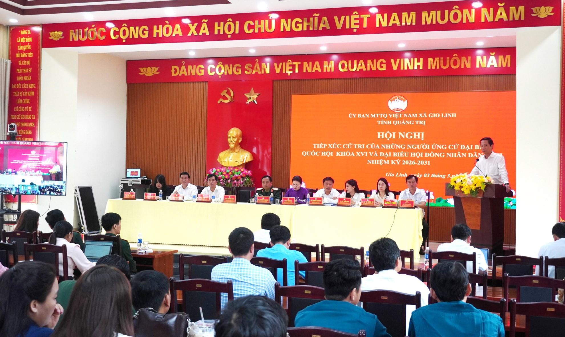 Ph&oacute; Chủ tịch Thường trực UBND tỉnh Quảng Trị Ho&agrave;ng Nam tiếp thu c&aacute;c &yacute; kiến cử tri tại hội nghị