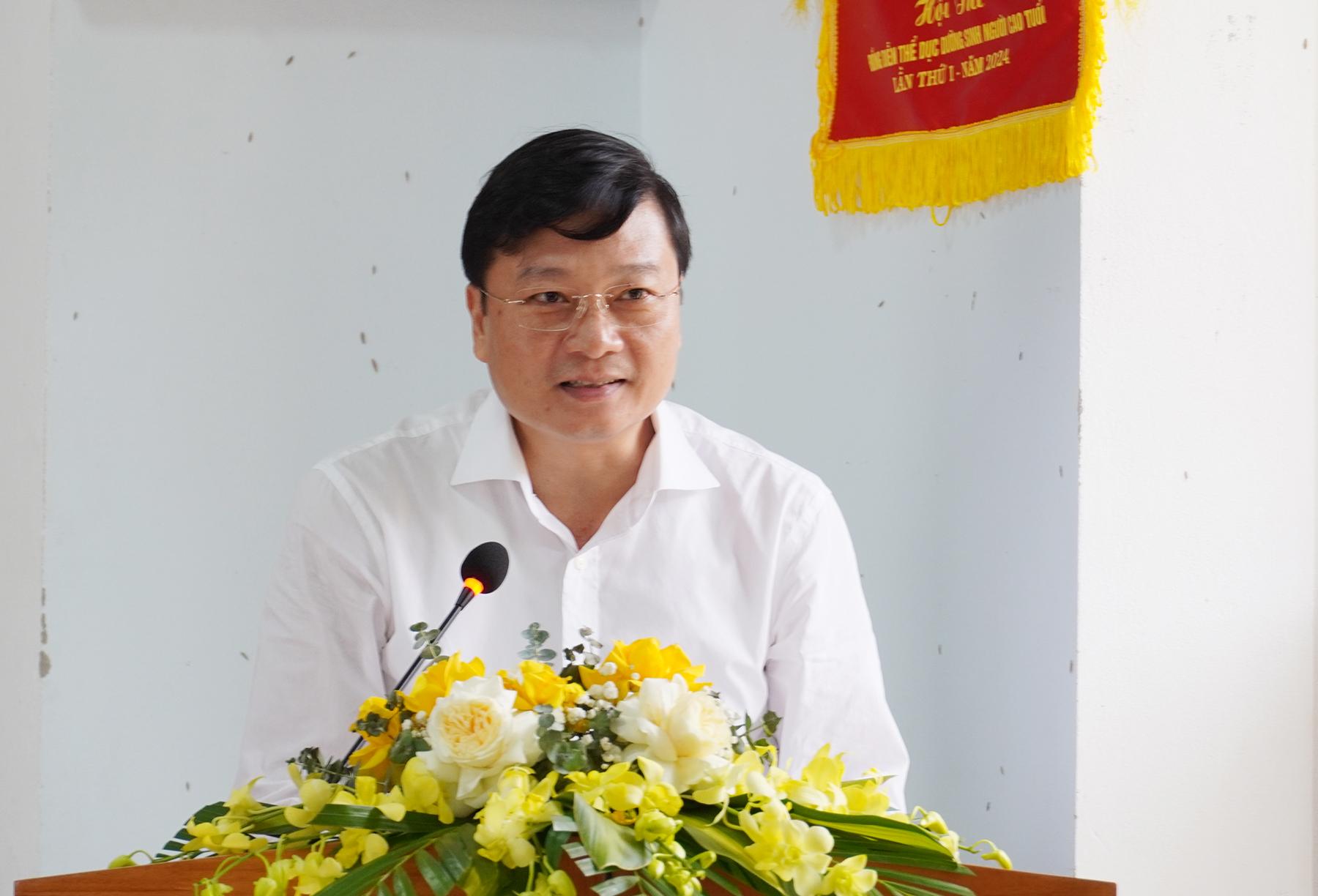 Chủ tịch UBND tỉnh Quảng Trị L&ecirc; Hồng Vinh tr&igrave;nh b&agrave;y nội dung chương tr&igrave;nh h&agrave;nh động với cử tri