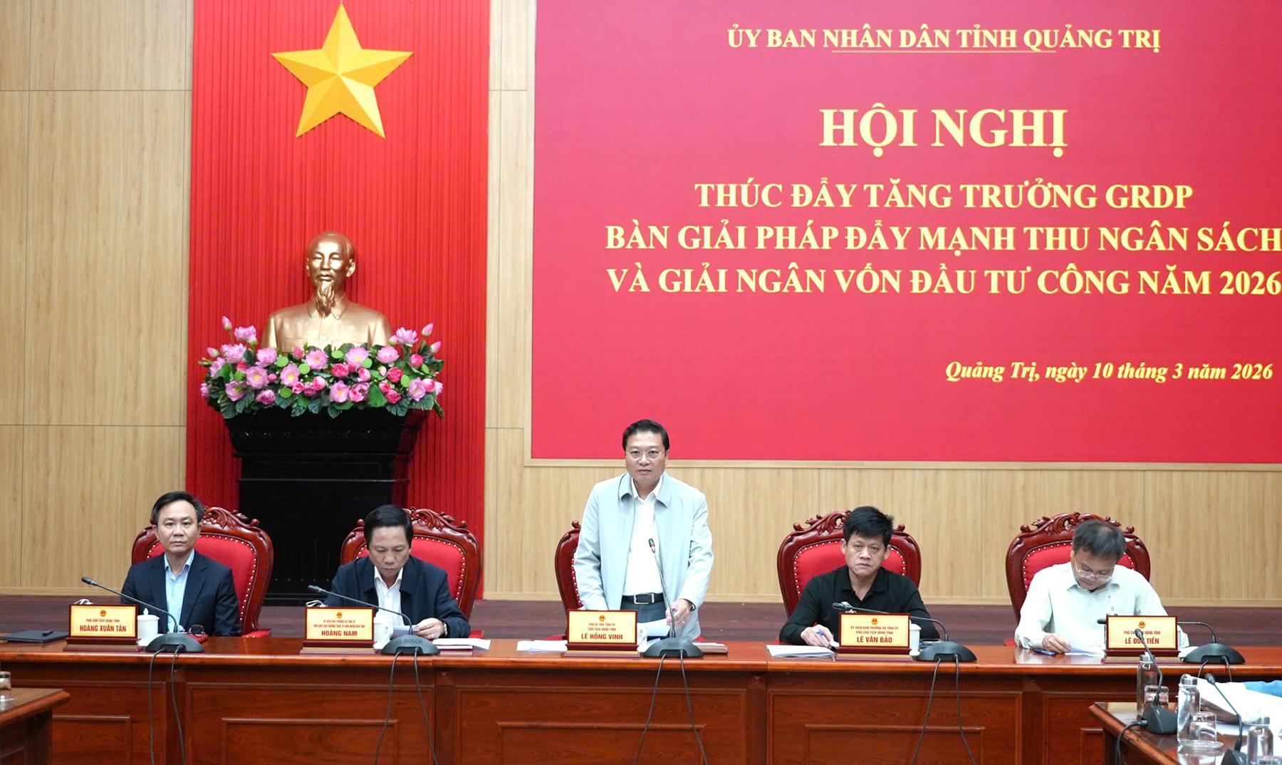 Chủ tịch UBND tỉnh Quảng Trị L&ecirc; Hồng Vinh v&agrave; c&aacute;c Ph&oacute; chủ tịch UBND tỉnh chủ tr&igrave; hội nghị