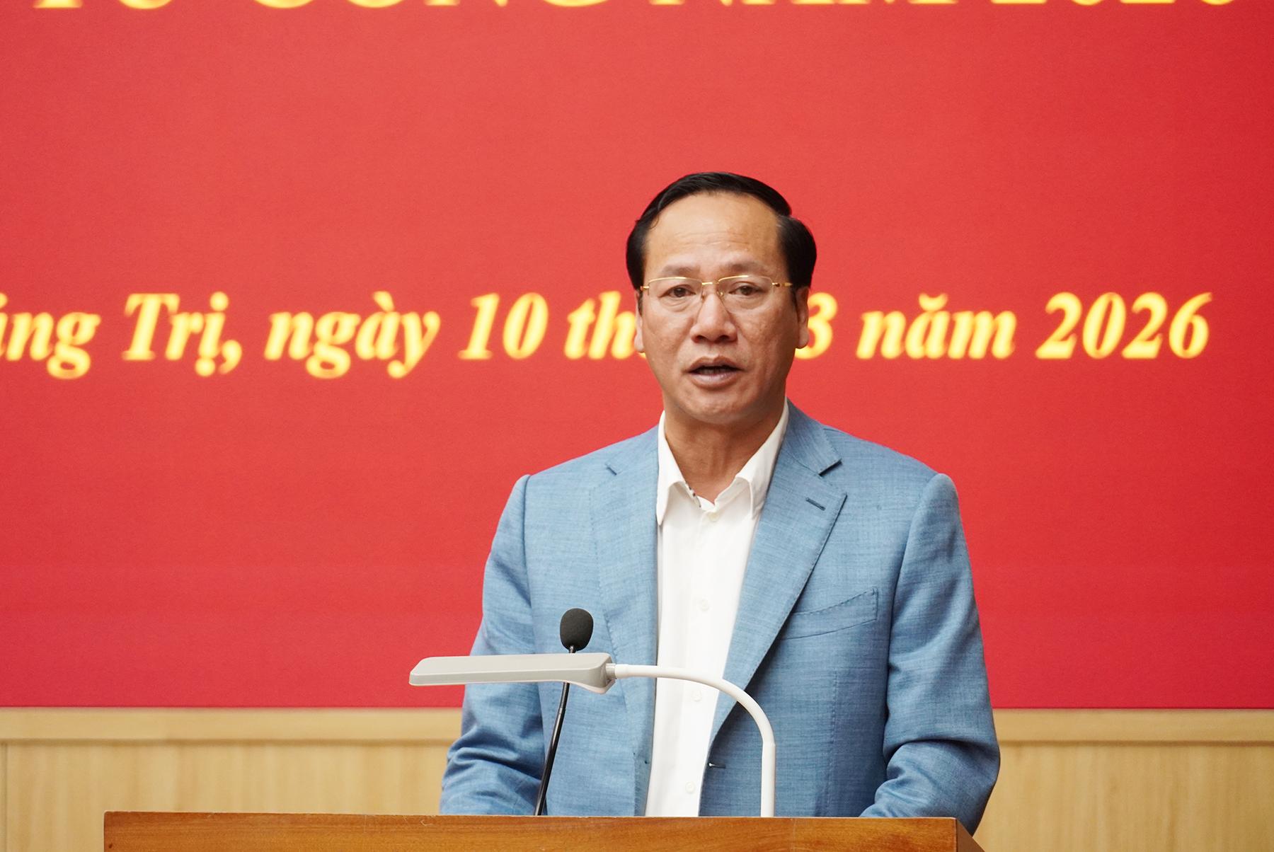 &Ocirc;ng Nguyễn Xu&acirc;n Đạt, Gi&aacute;m đốc Sở t&agrave;i ch&iacute;nh Quảng Trị b&aacute;o c&aacute;o t&igrave;nh h&igrave;nh thu ng&acirc;n s&aacute;ch v&agrave; giải ng&acirc;n đầu tư c&ocirc;ng tại cuộc họp